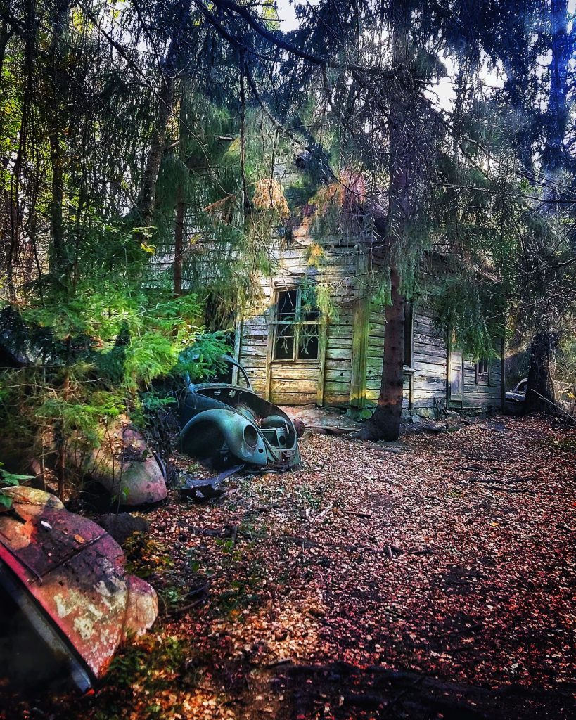 A284 Båstanäs Bilkyrkogård